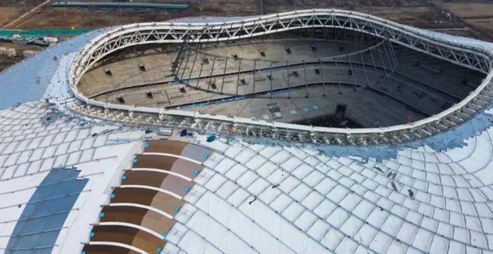  济南黄河体育中心足球场，座椅安装筹备启动；六万座国际标准场馆，正加速成型。 体育新闻