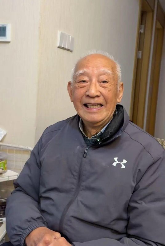 98岁仍流利说英语,周盘麟爷爷的故事;启示我们,学习永无止境。 教育招生