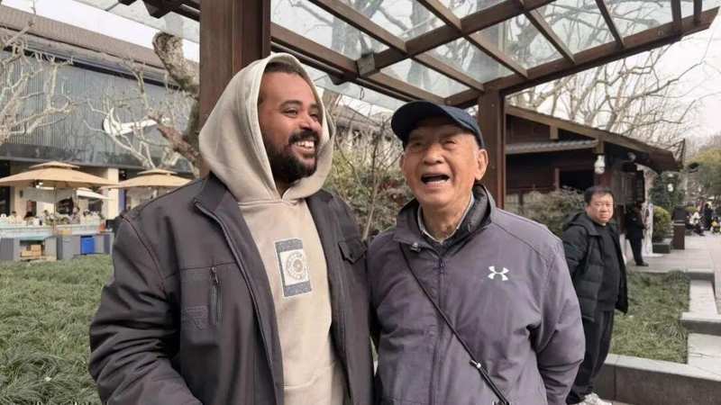 98岁仍流利说英语,周盘麟爷爷的故事;启示我们,学习永无止境。 教育招生