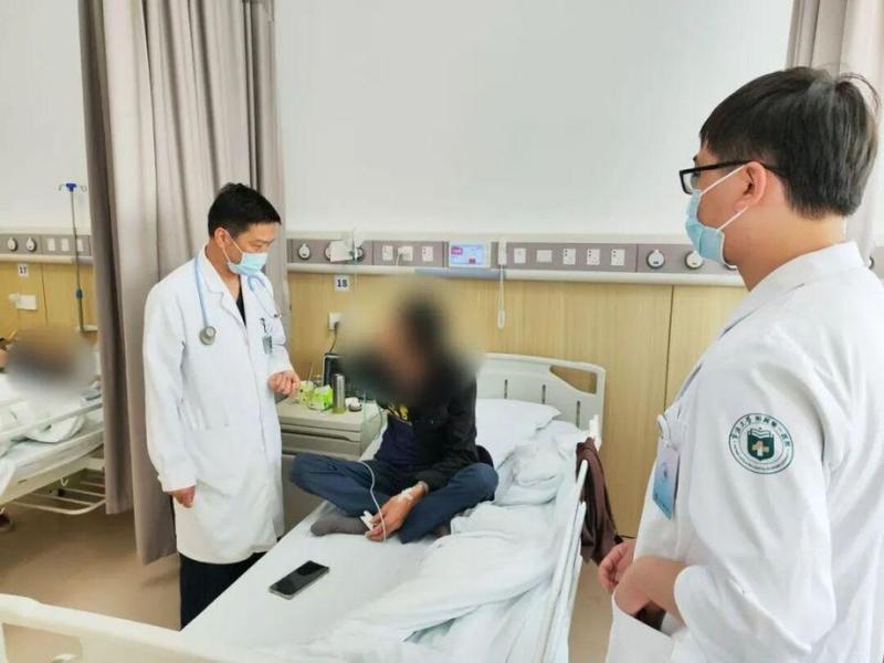 虔心祈福却换来肺部危机;长时间香火环境引发过敏性肺泡炎,专家详解防范之道。 健康养生