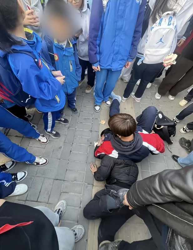 延安公交惊魂一刻,高中生挺身而出;警方迅速介入,嫌疑人已被控制。 新闻 延安公交惊魂一刻,高中生挺身而出;警方迅速介入,嫌疑人已被控制。 新闻 延安公交惊魂一刻,高中生挺身而出;警方迅速介入,嫌疑人已被控制。 新闻 延安公交惊魂一刻,高中生挺身而出;警方迅速介入,嫌疑人已被控制。 新闻