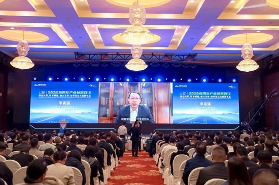 深夜高速上的无人领航：商用车智能化背后的技术突围 IT技术