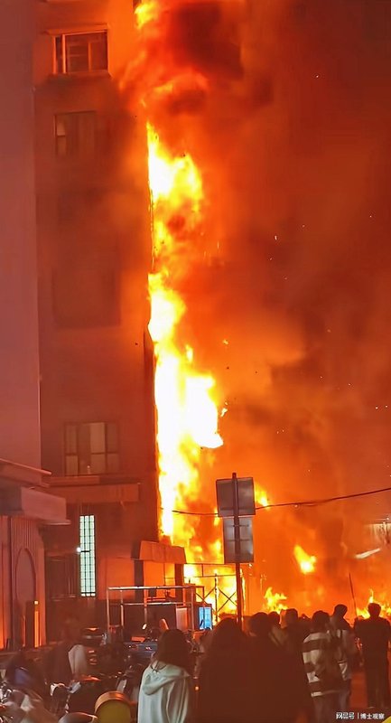 【城市消防深度复盘】高层建筑火灾应急处置与防灾指南获取方式 新闻