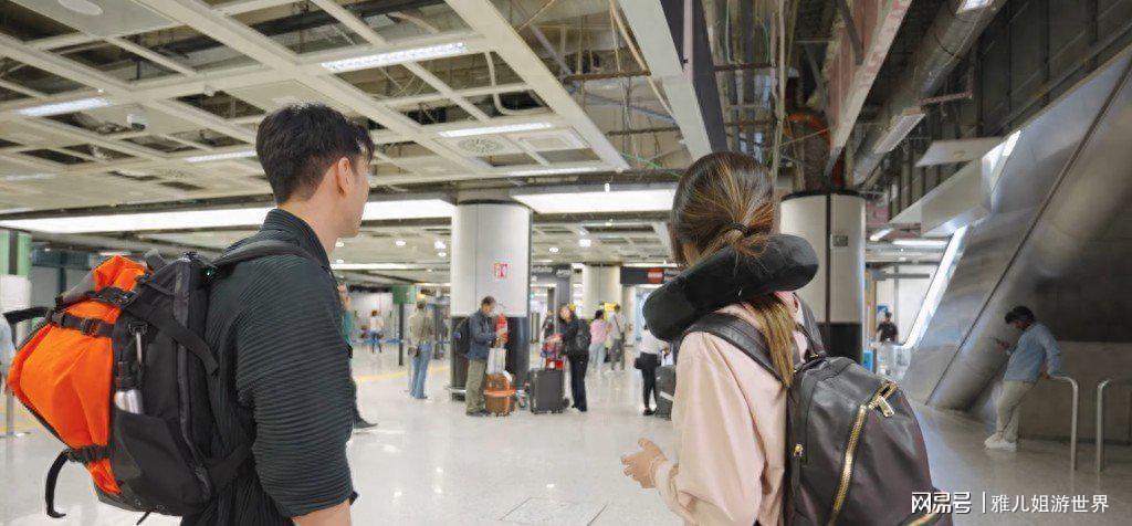 被掩盖的十年陪伴:揭开娱乐圈光鲜背后的真实情感困局 情感心理