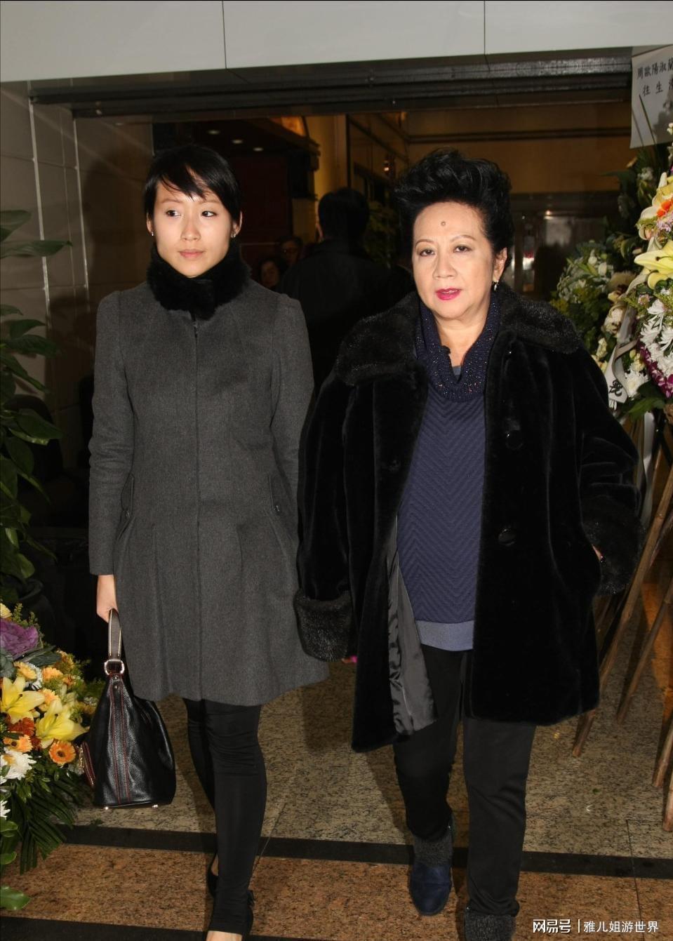 被掩盖的十年陪伴:揭开娱乐圈光鲜背后的真实情感困局 情感心理