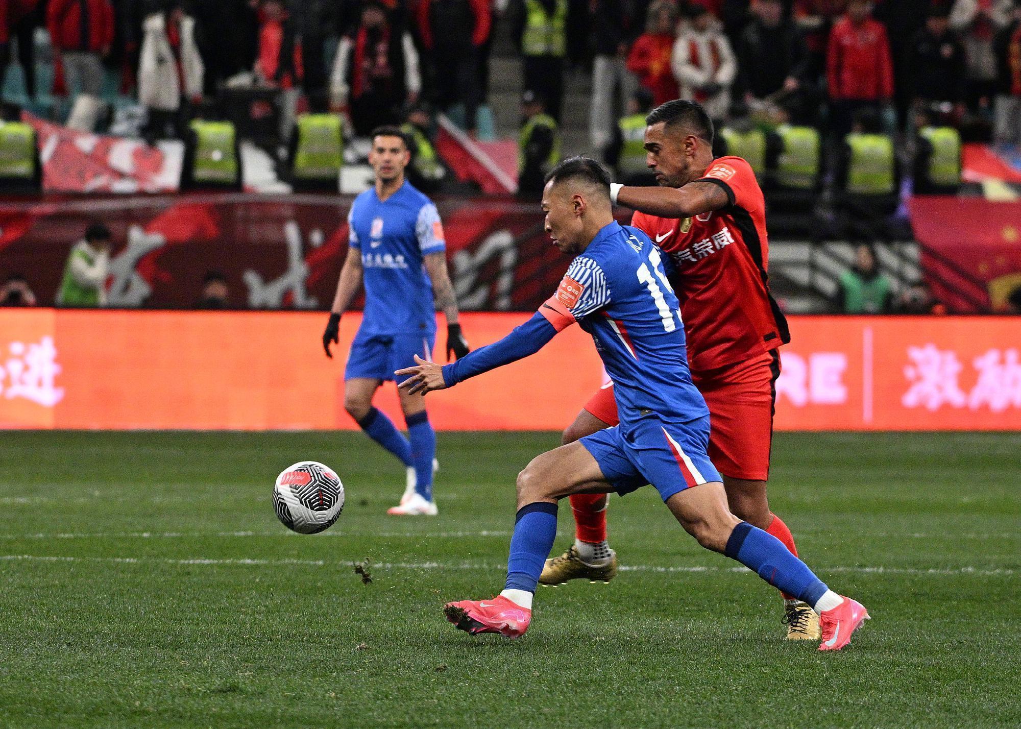  跨越时间的绿茵记忆：从德比战看中国职业足球的演变 体育新闻