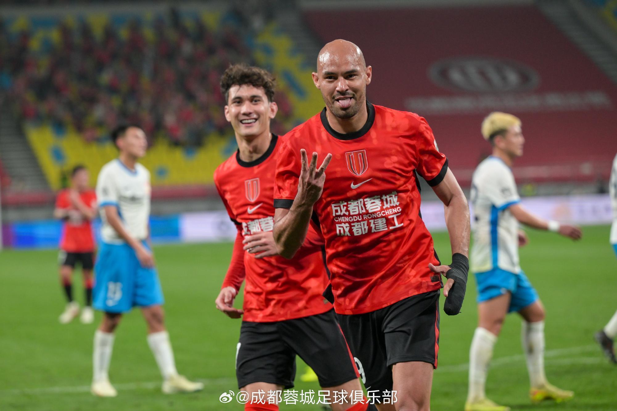  跨越时间的绿茵记忆：从德比战看中国职业足球的演变 体育新闻