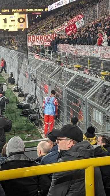  穆西亚拉场边发问；拜仁球迷为何沉默；赛前警方冲突成导火索。 体育新闻 穆西亚拉场边发问；拜仁球迷为何沉默；赛前警方冲突成导火索。 体育新闻 穆西亚拉场边发问；拜仁球迷为何沉默；赛前警方冲突成导火索。 体育新闻