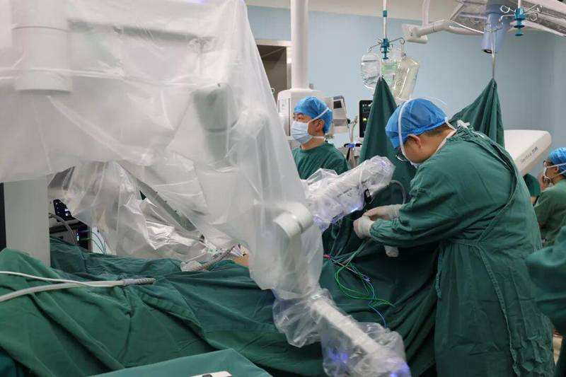  机器人腹腔镜手术落地大理：技术普惠的里程碑时刻 健康养生