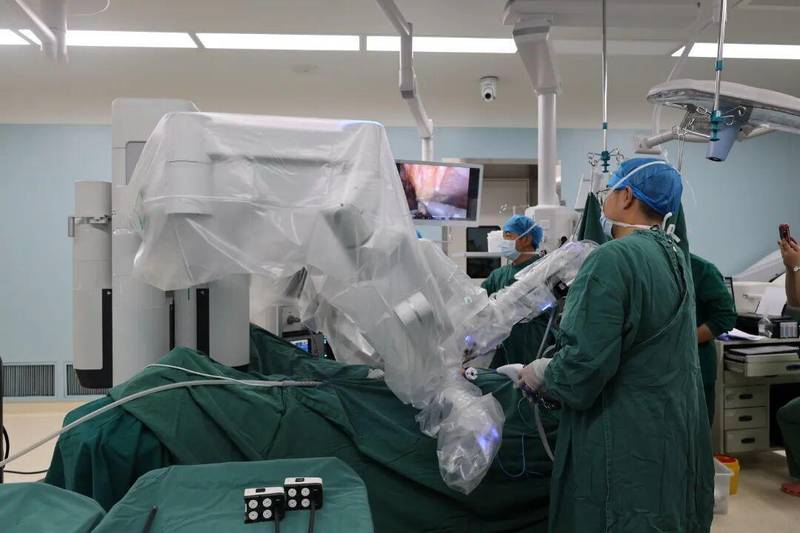  机器人腹腔镜手术落地大理：技术普惠的里程碑时刻 健康养生