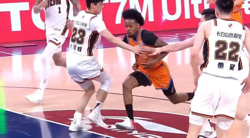  【CBA数据深挖】山东广东四强卡位战：战术博弈与季后赛席位的关键一战 体育新闻