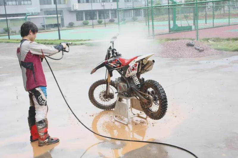  从草根工匠到世界冠军：阿波罗技术体系与张雪的蜕变之路 企业服务