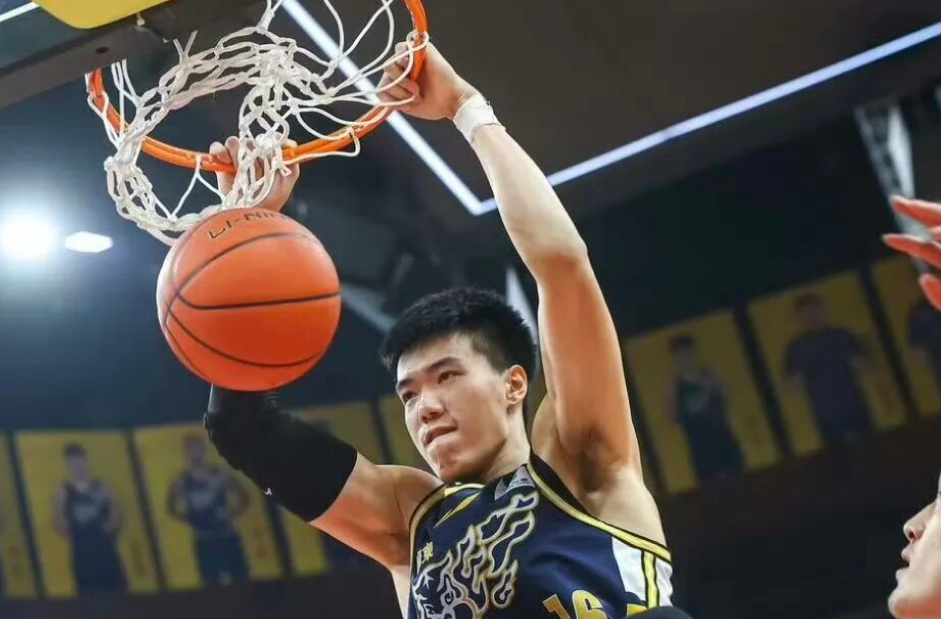  等了半赛季的大外援终于来了！广东球迷那些揪心又暖心的日子 体育新闻