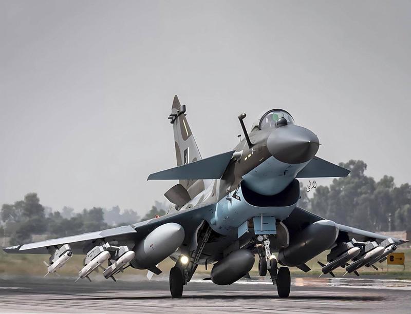  【技术解密】枭龙护航背后的空中博弈：巴伊美以四国空军战力全解析 新闻